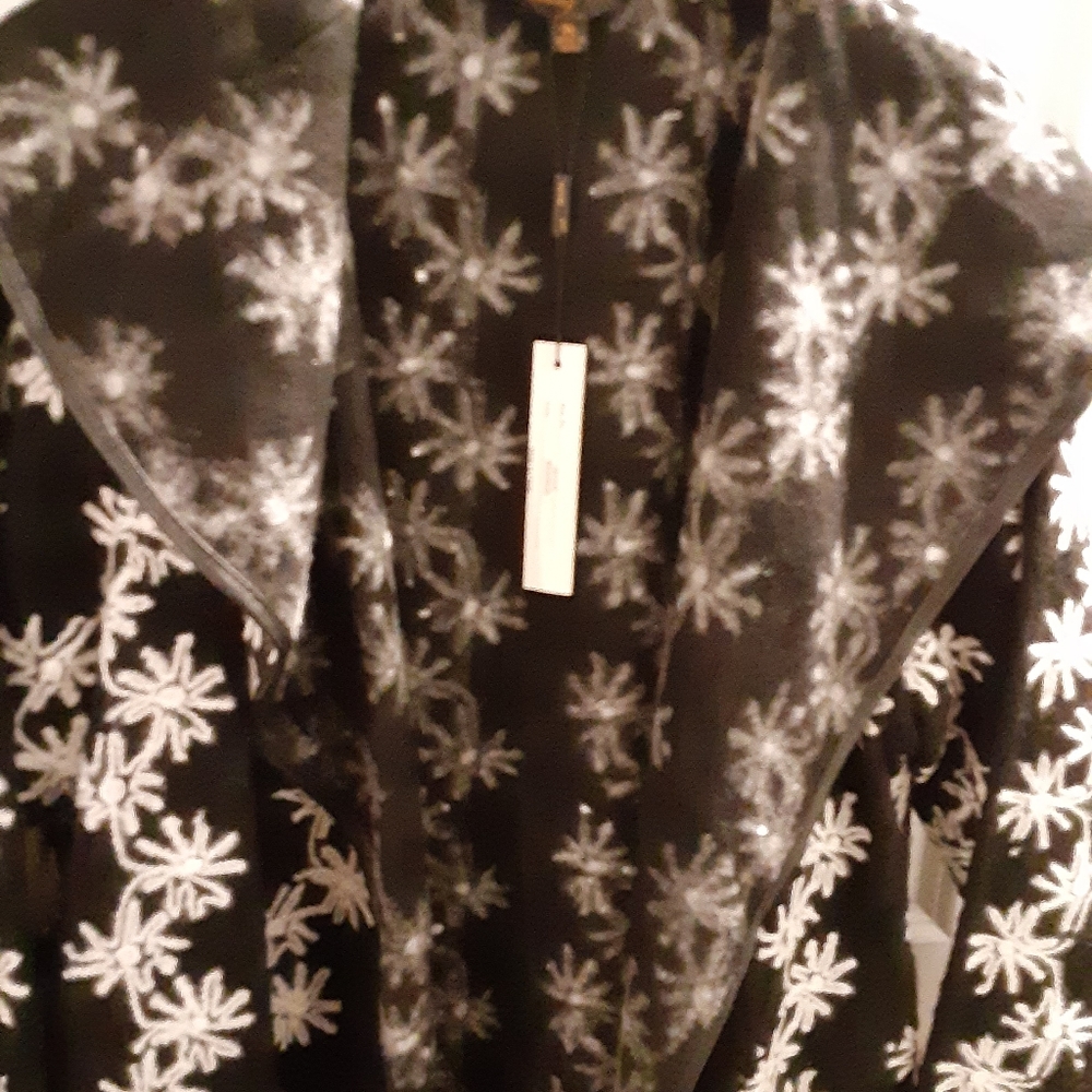 Lightweight duster black and white floral large long sleeves